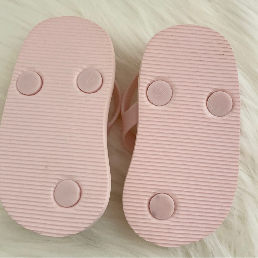 Old Navy Baby Flip Flops Light Pink size 4 - Picture 3 of 13